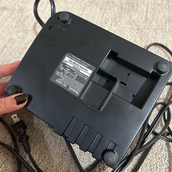 2 Makita DC18SD Chargers - Picture 6 of 7